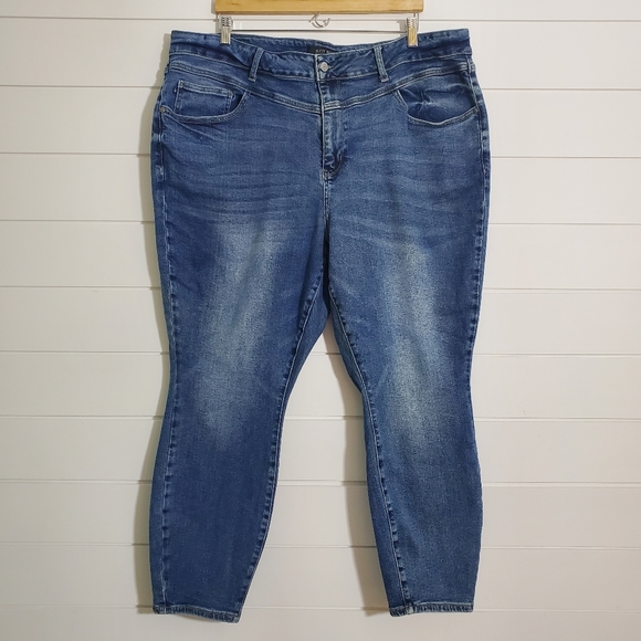 Judy Blue Denim - Judy Blue LA Women's Skinny Fit Jeans. Size: 24W